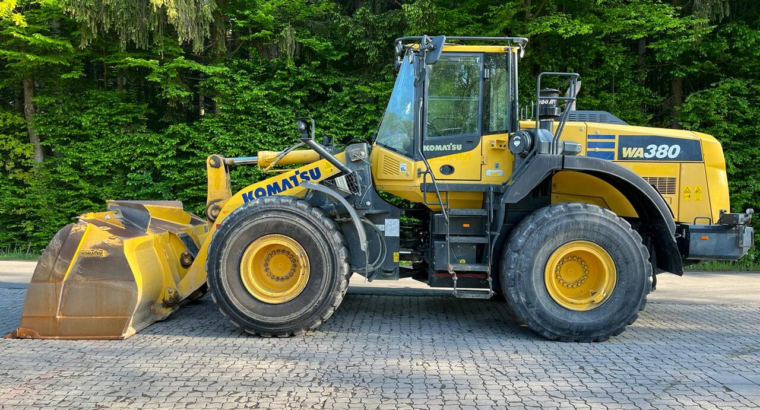 Komatsu WA380-8 Loader