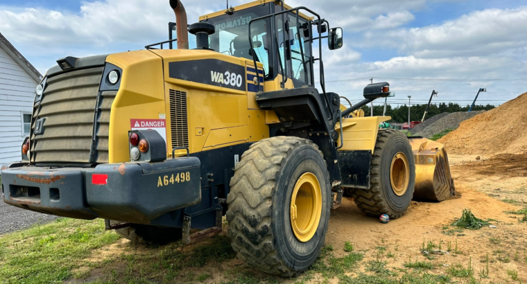 Komatsu WA380-8 Loader